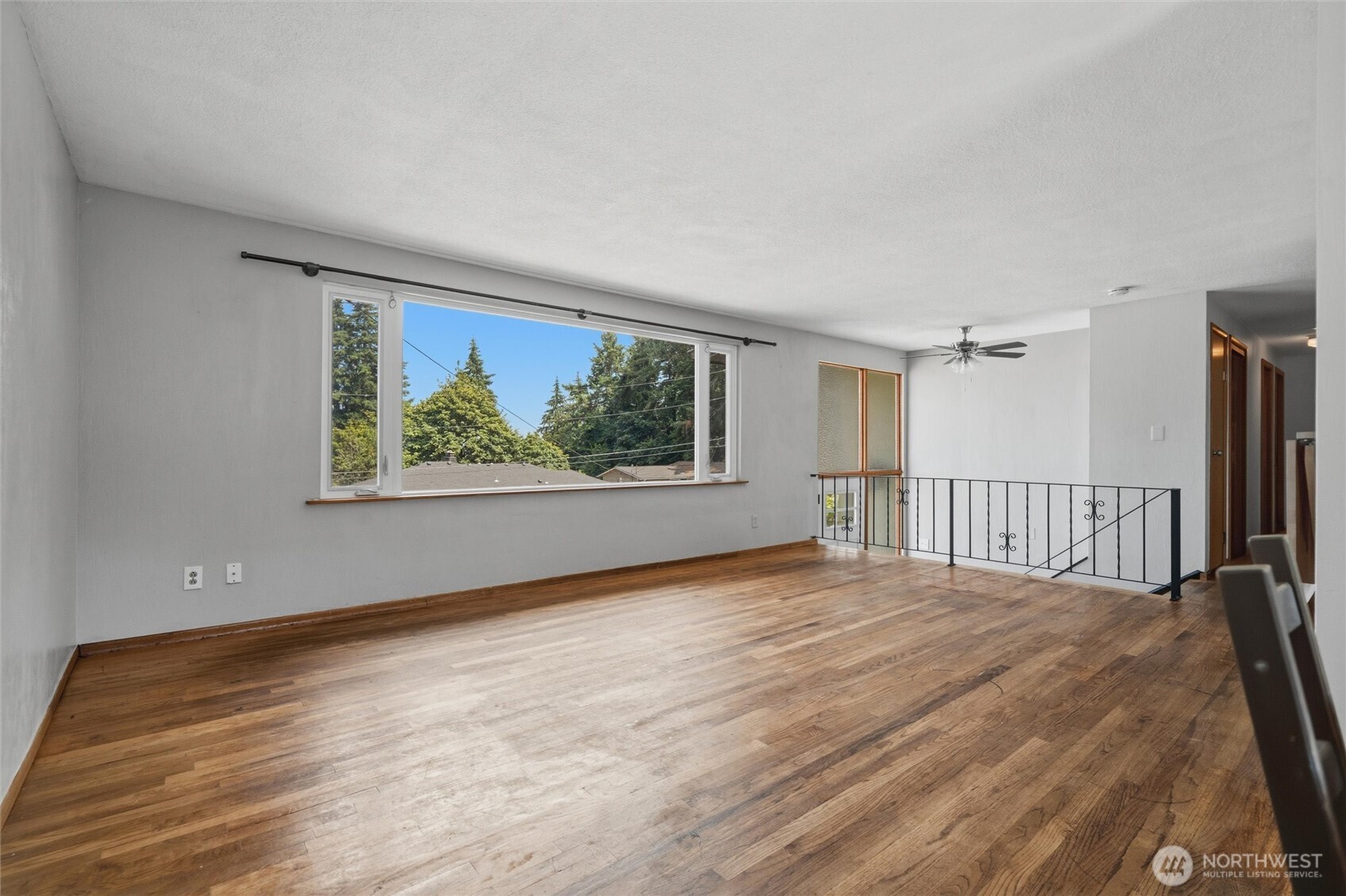 1527 Crestview Drive