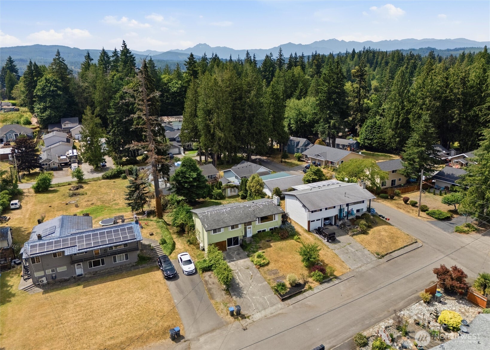 1527 Crestview Drive