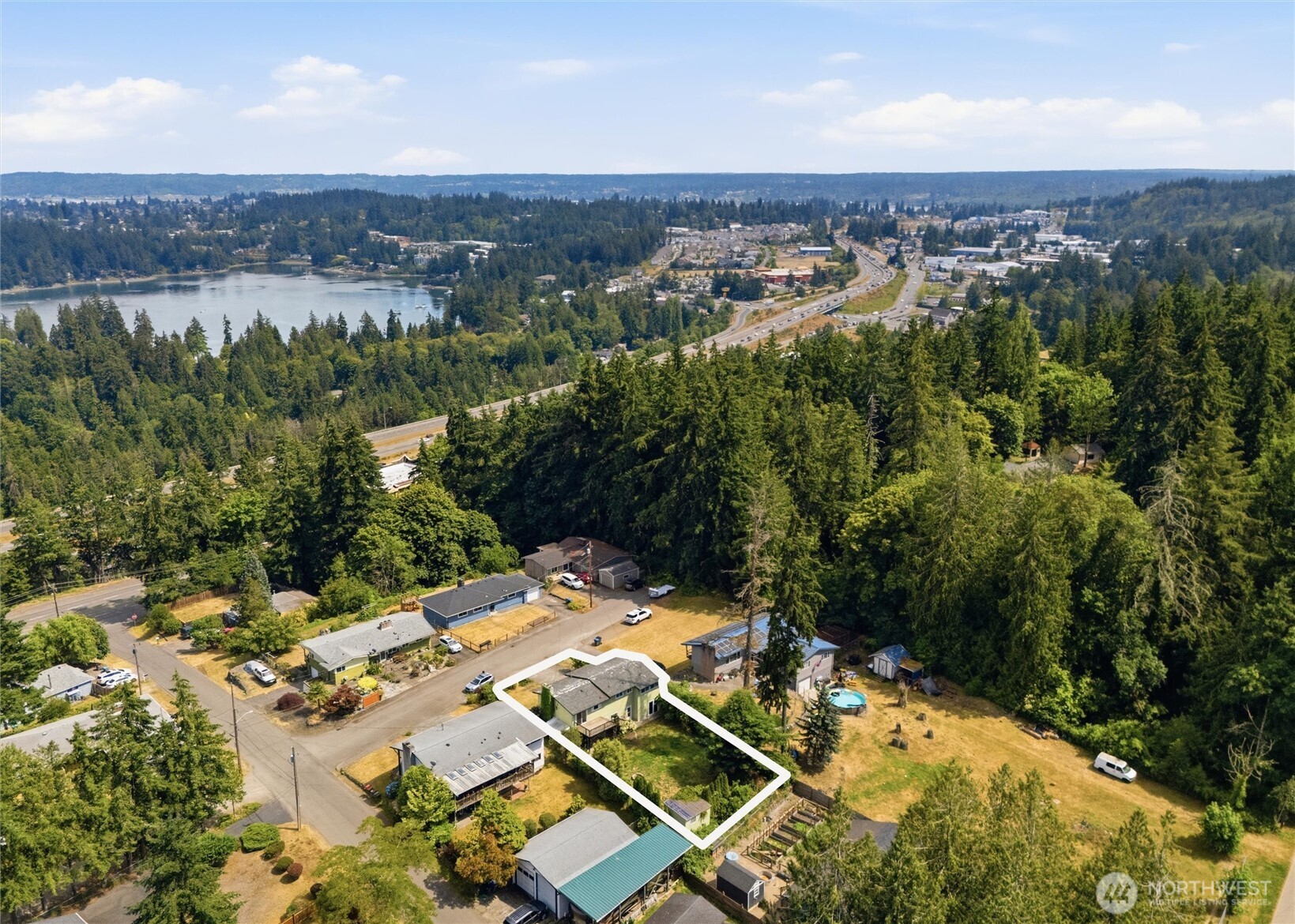 1527 Crestview Drive