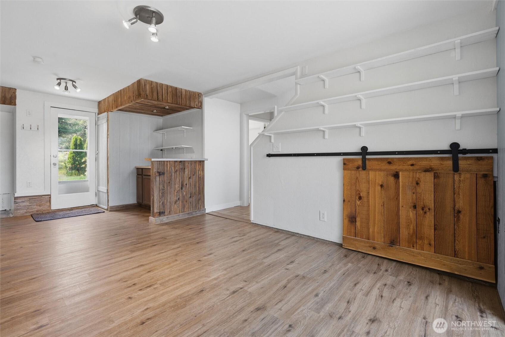1527 Crestview Drive