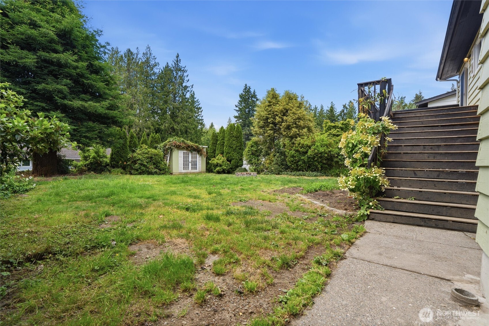 1527 Crestview Drive