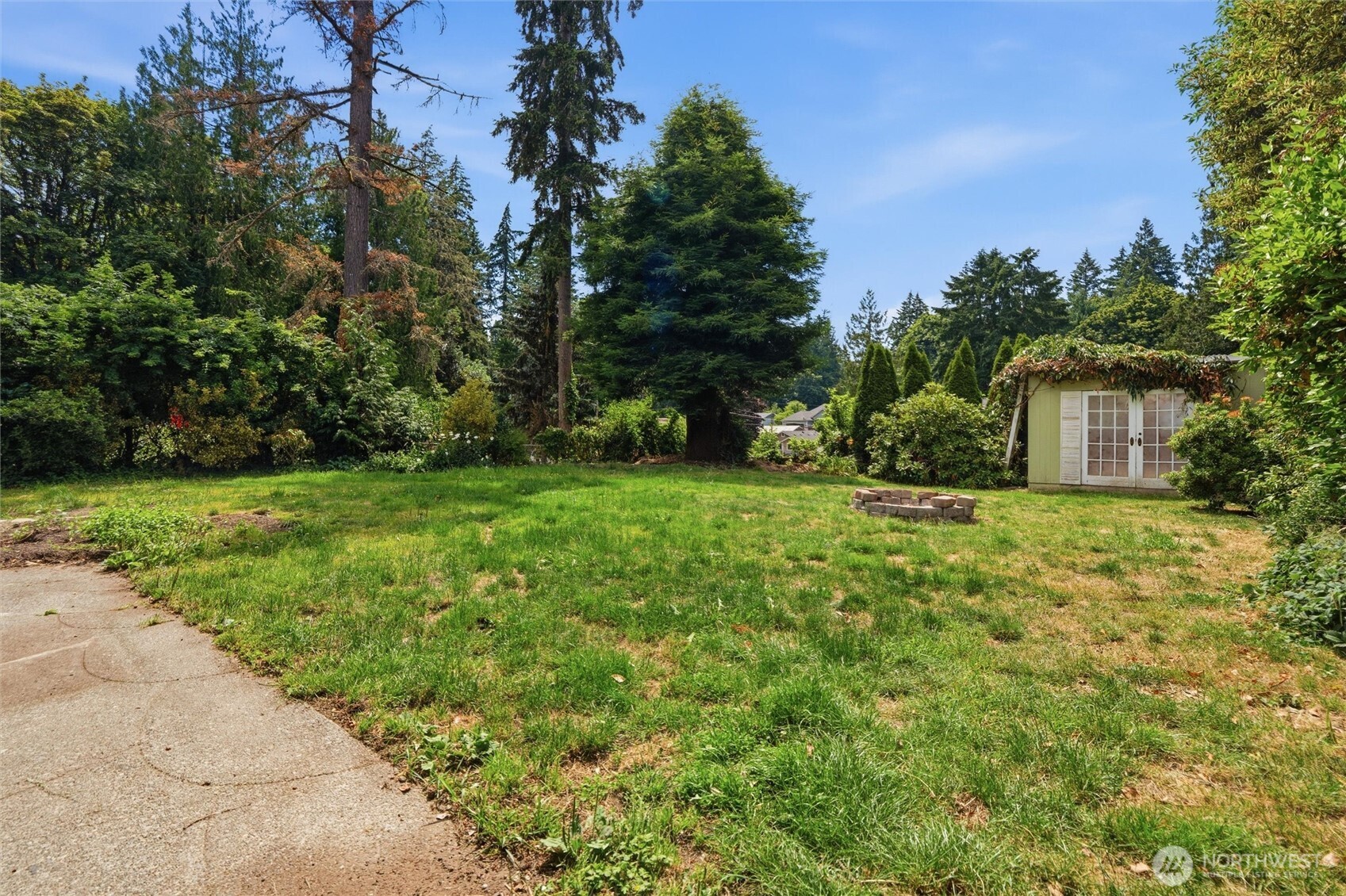 1527 Crestview Drive