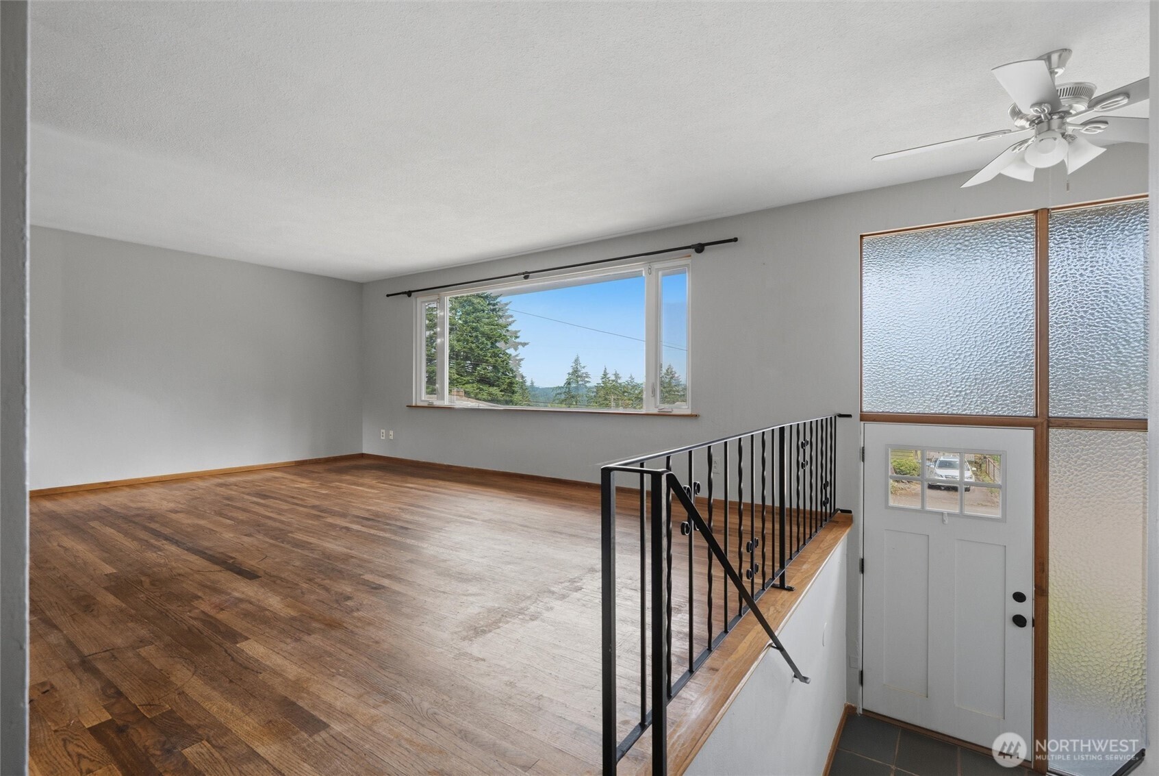 1527 Crestview Drive