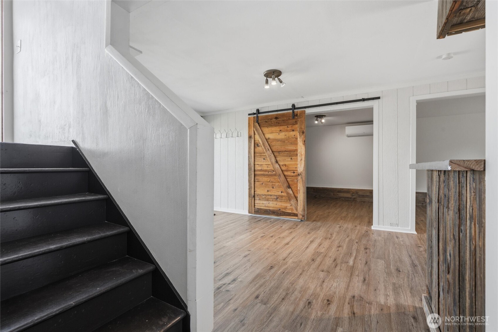 1527 Crestview Drive