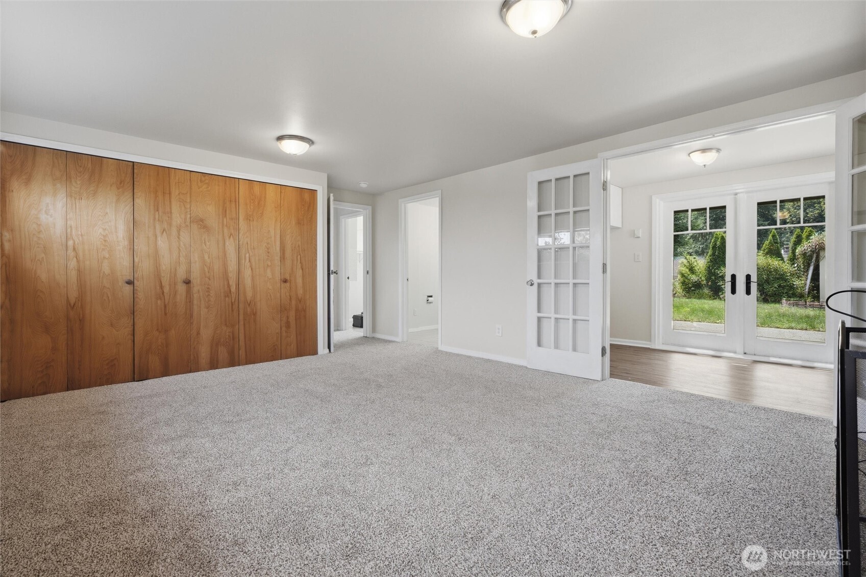 1527 Crestview Drive