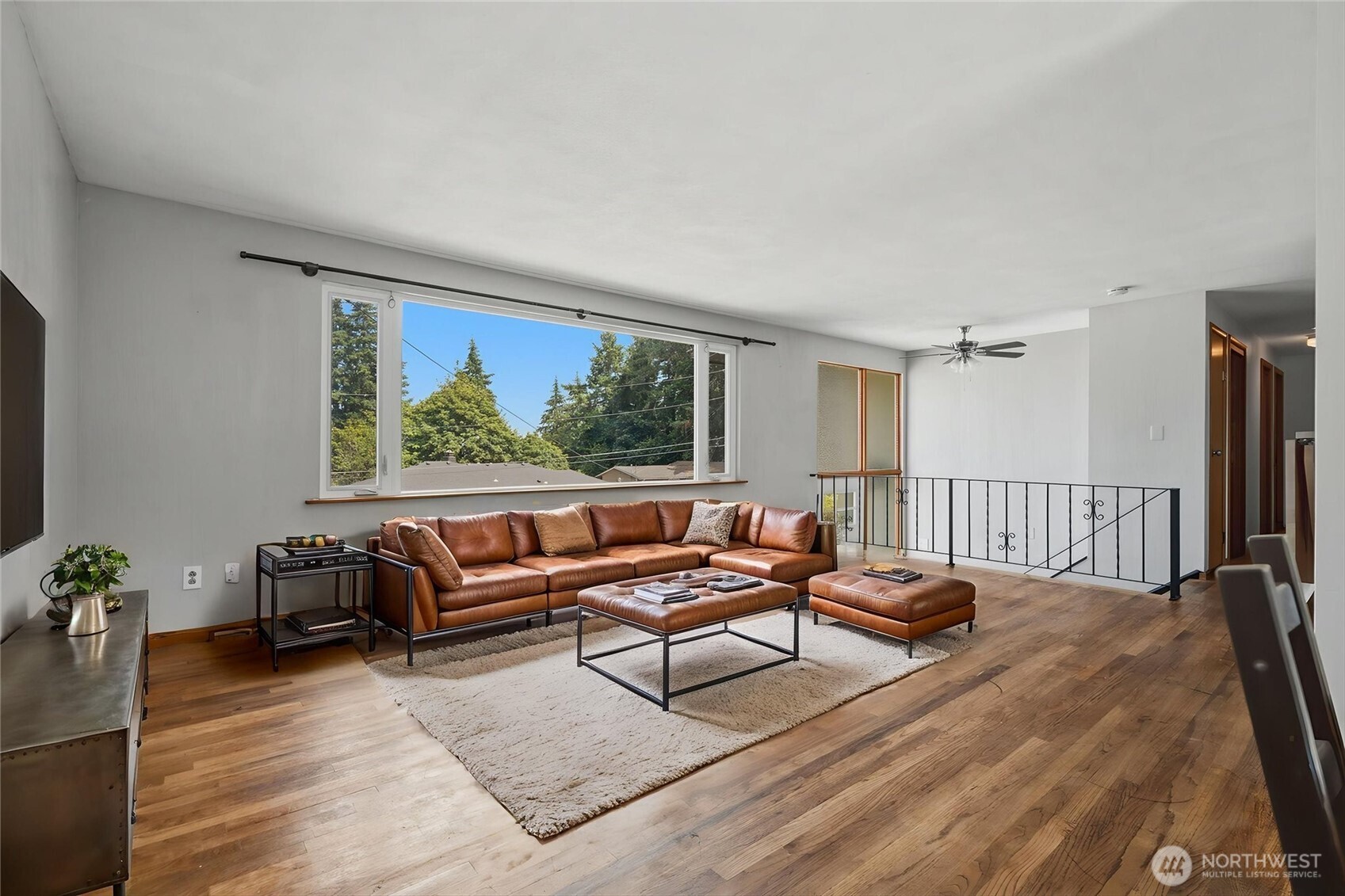 1527 Crestview Drive