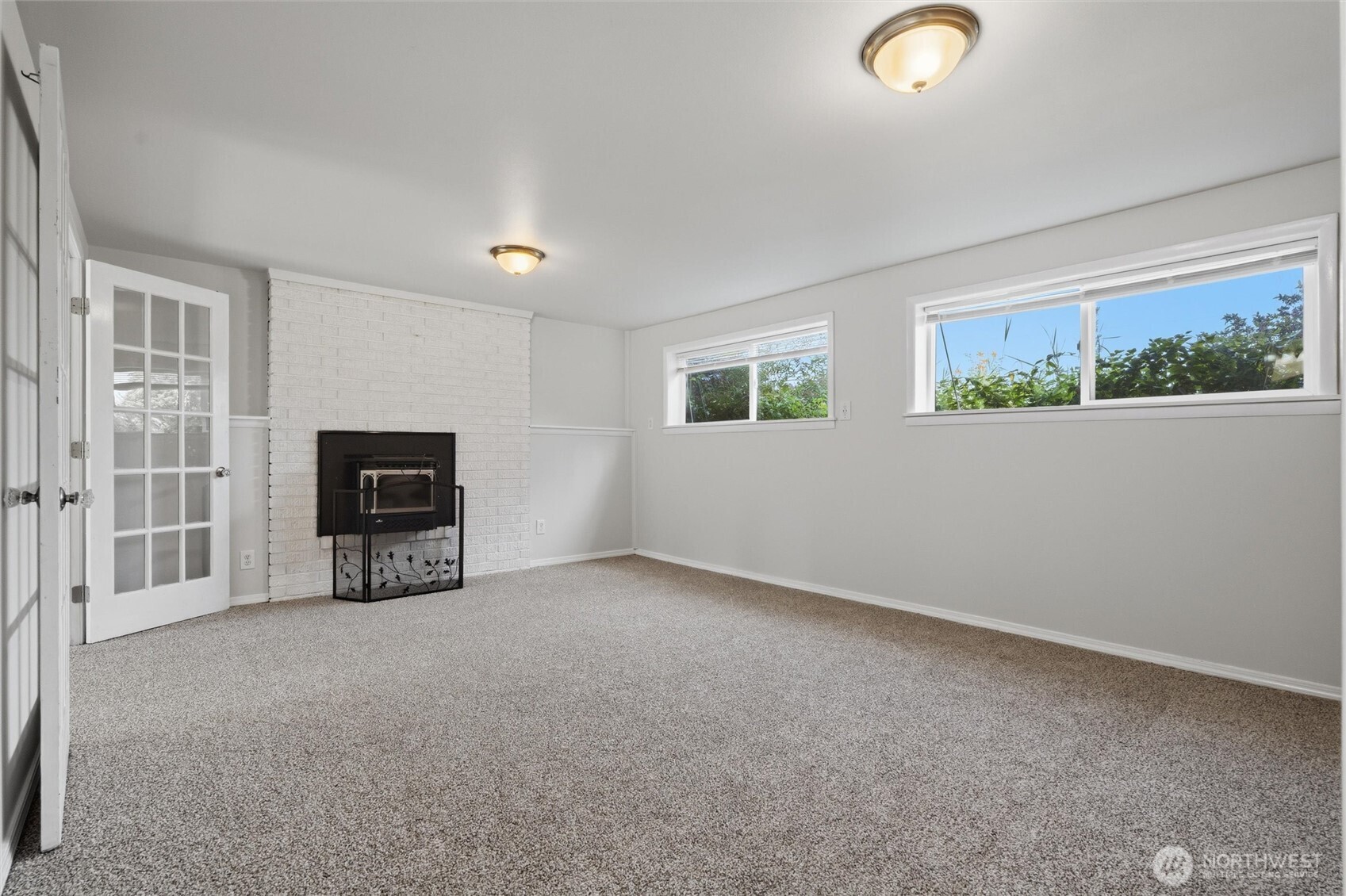 1527 Crestview Drive