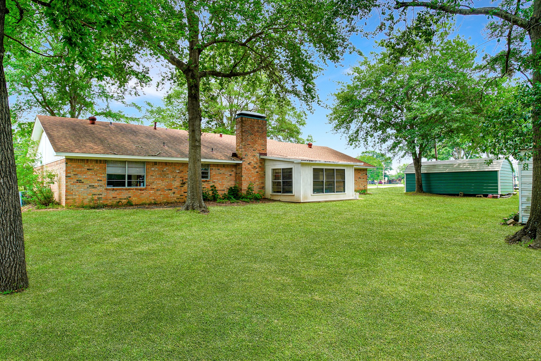 810 E Goode Street 5