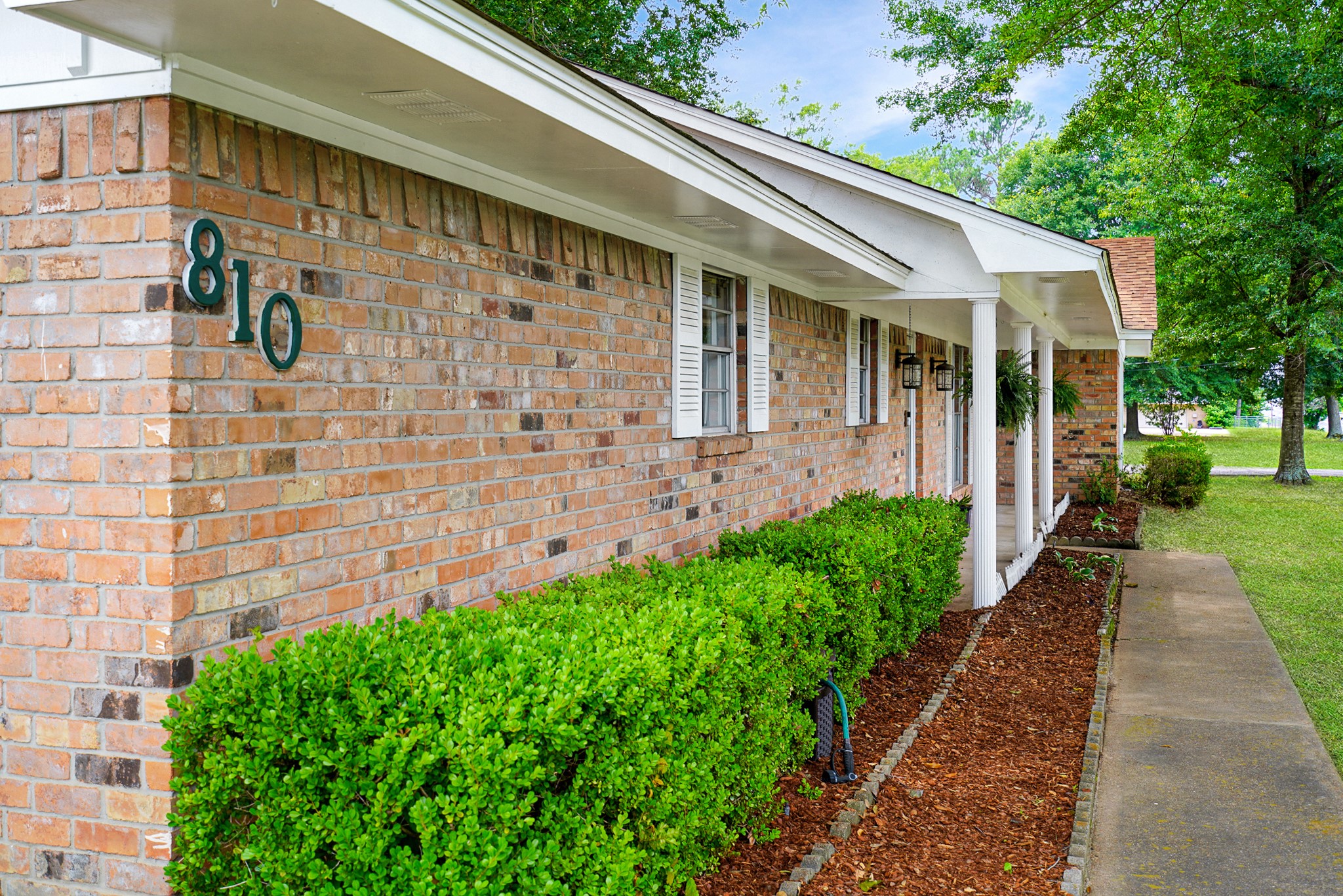 810 E Goode Street 5