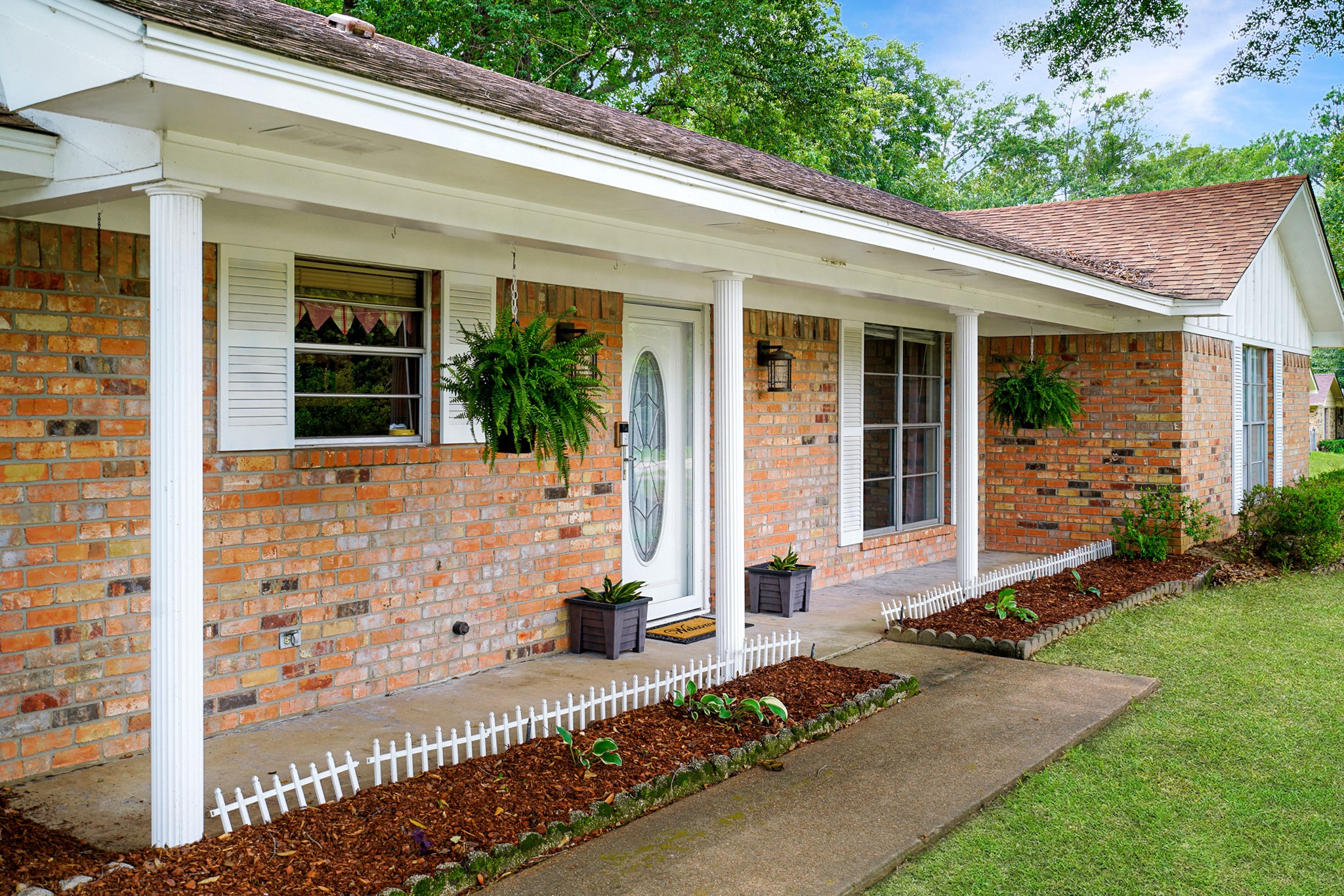 810 E Goode Street 5