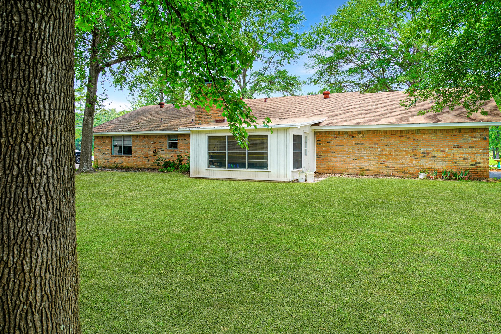 810 E Goode Street 5