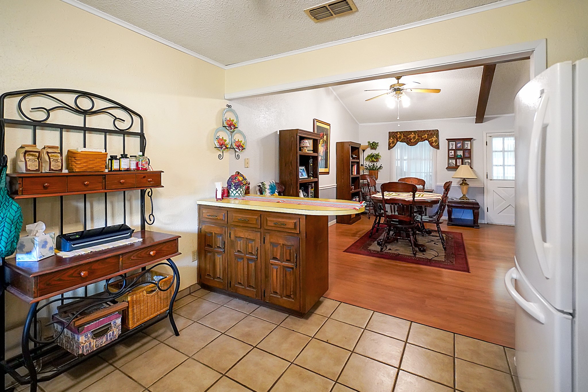 810 E Goode Street 5