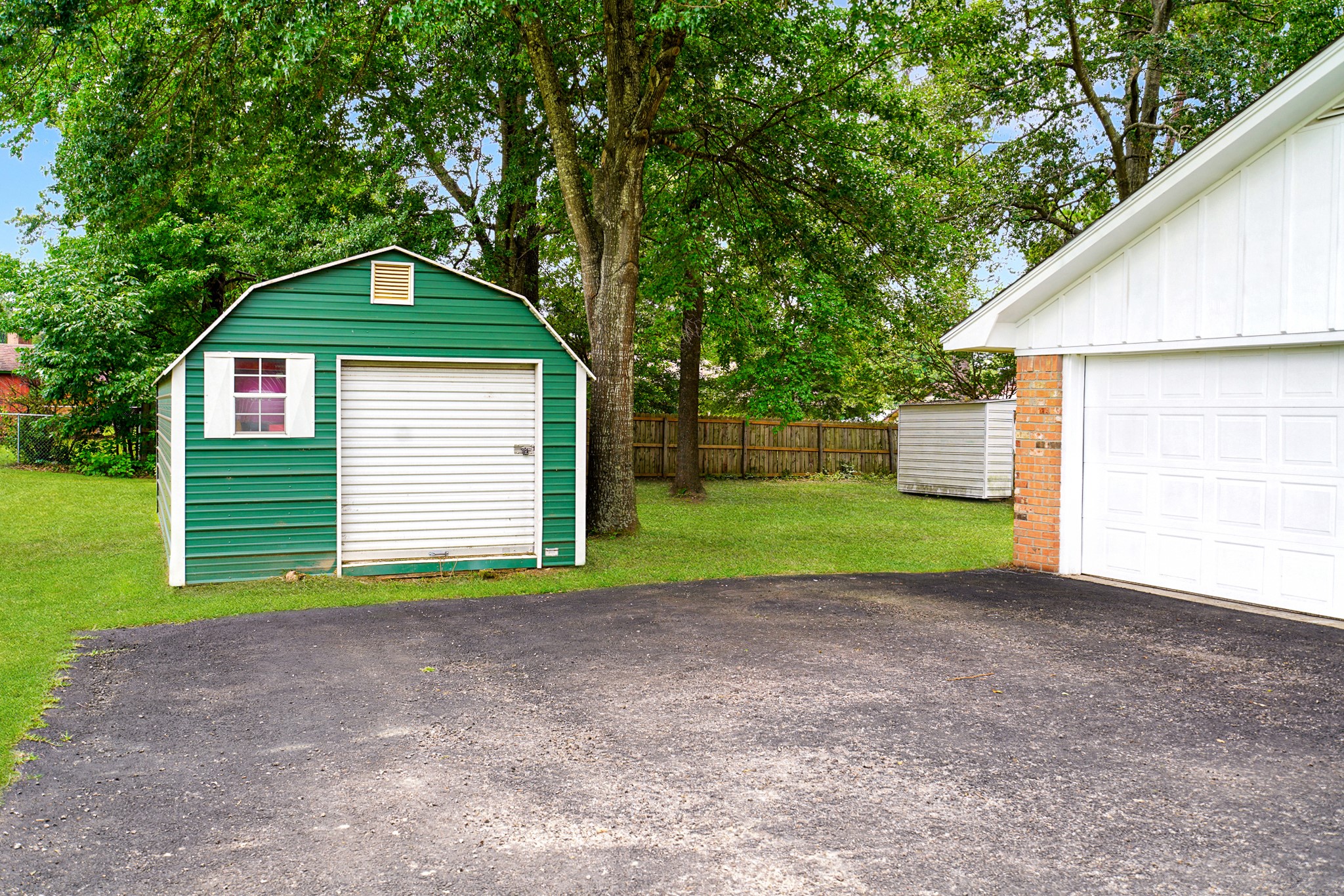 810 E Goode Street 5