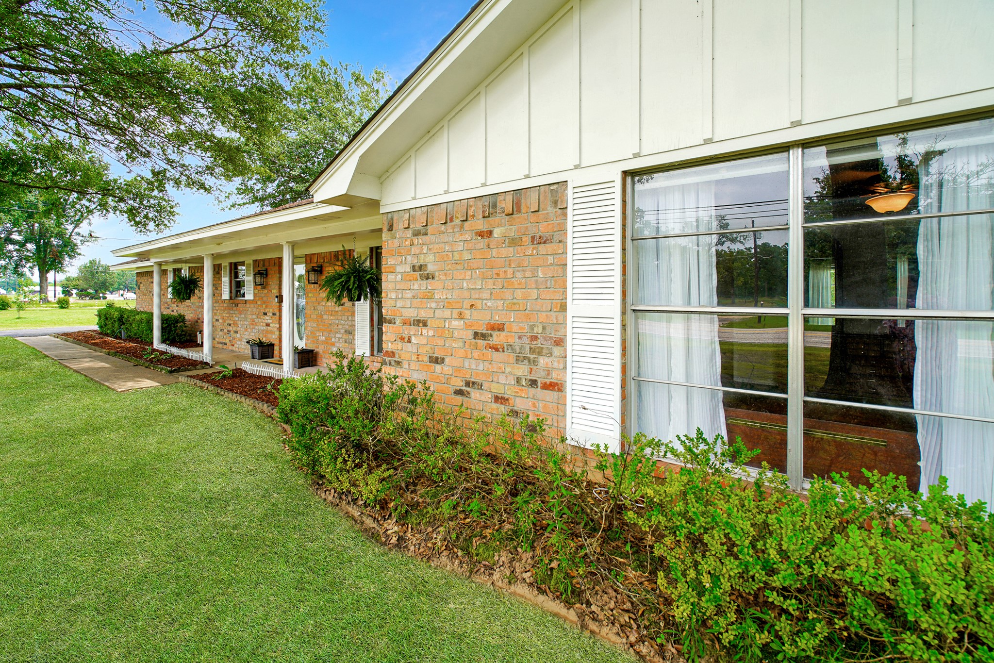 810 E Goode Street 5