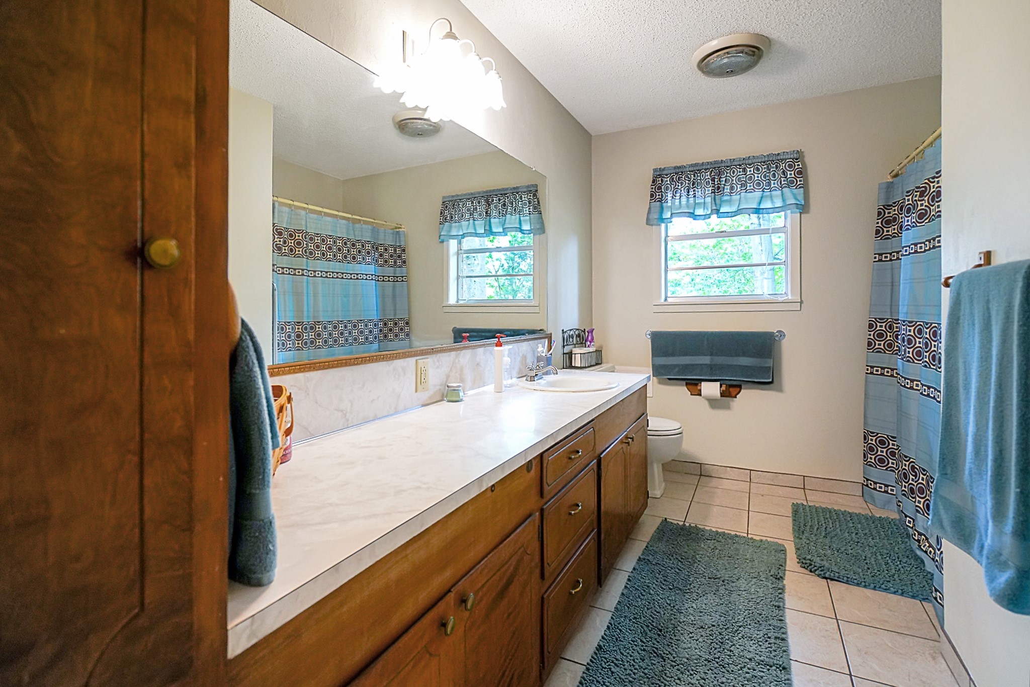 810 E Goode Street 5