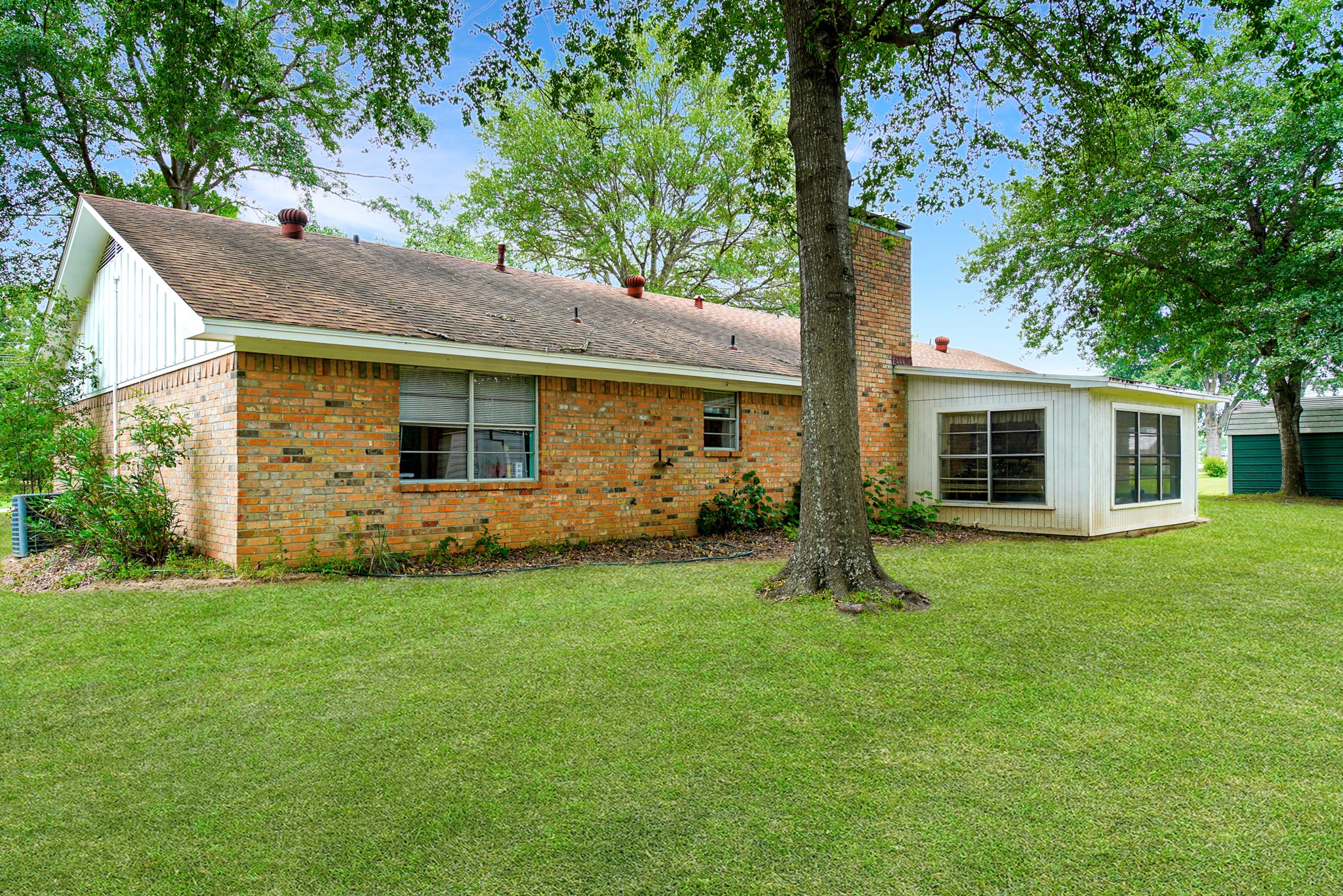 810 E Goode Street 5