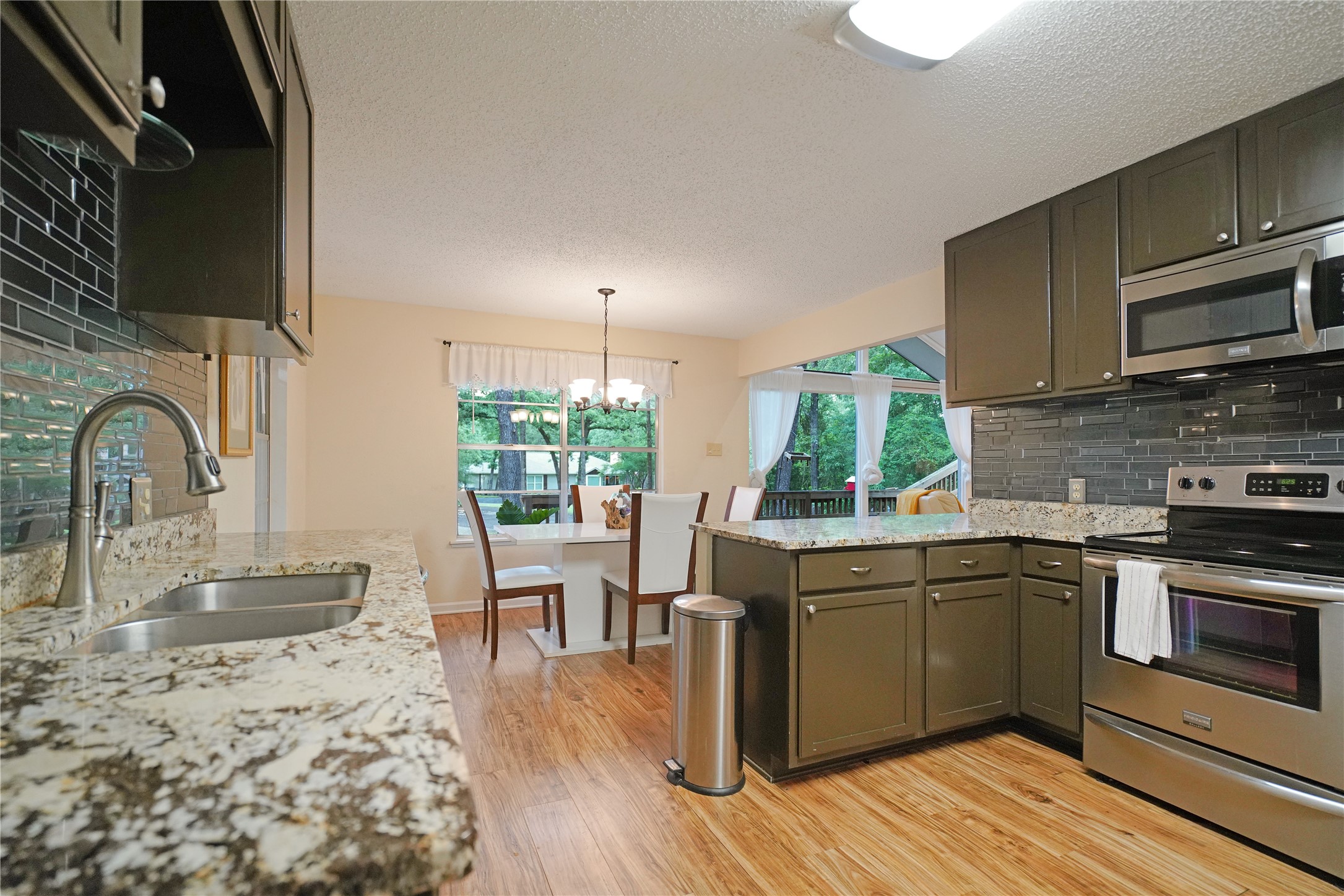 277 W Holly Trail