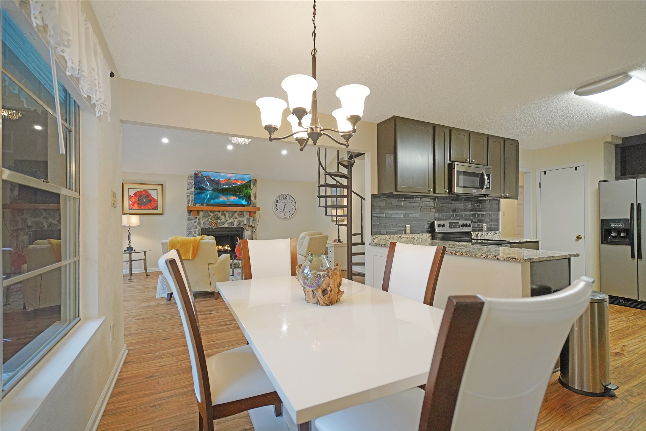 277 W Holly Trail