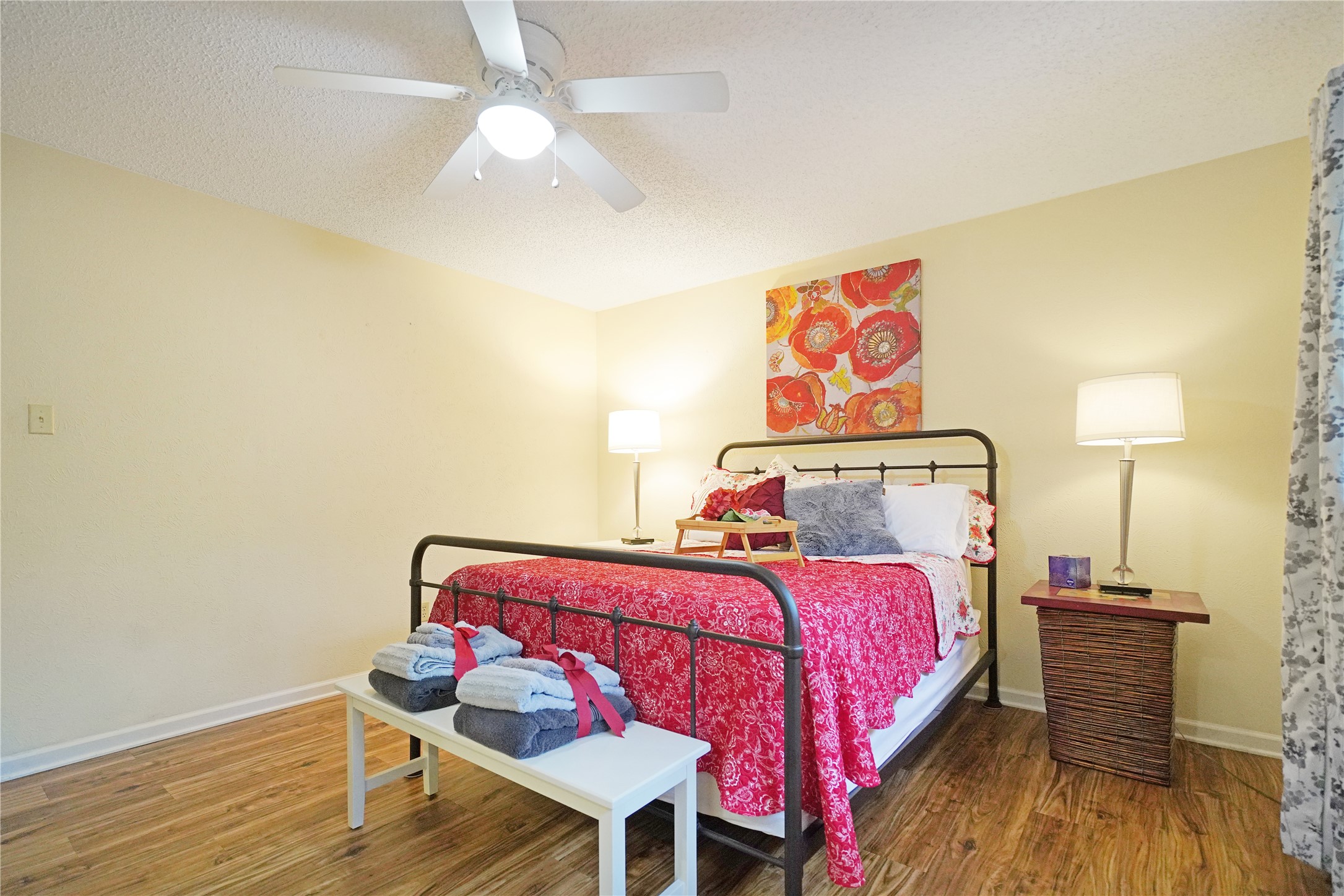277 W Holly Trail