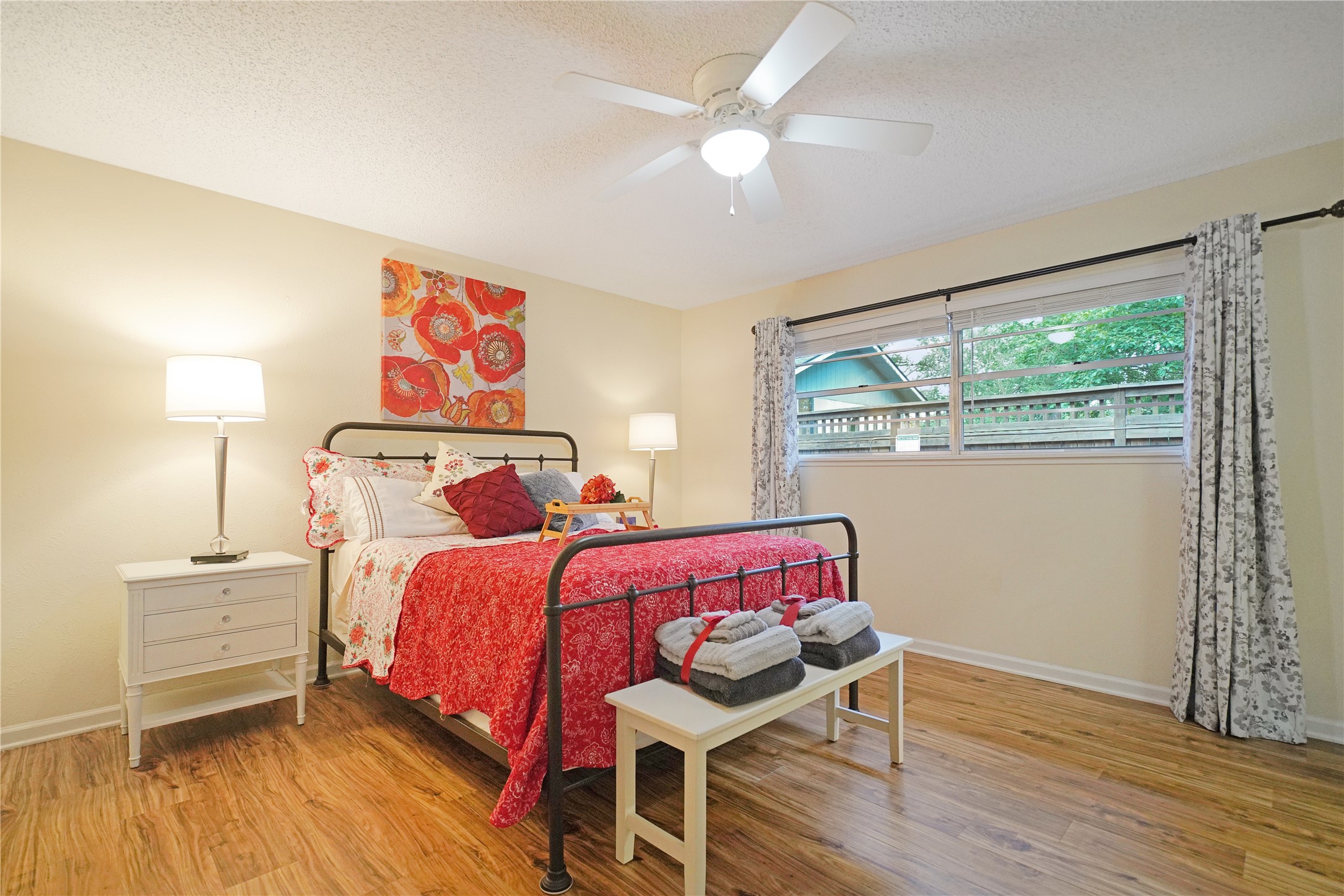 277 W Holly Trail