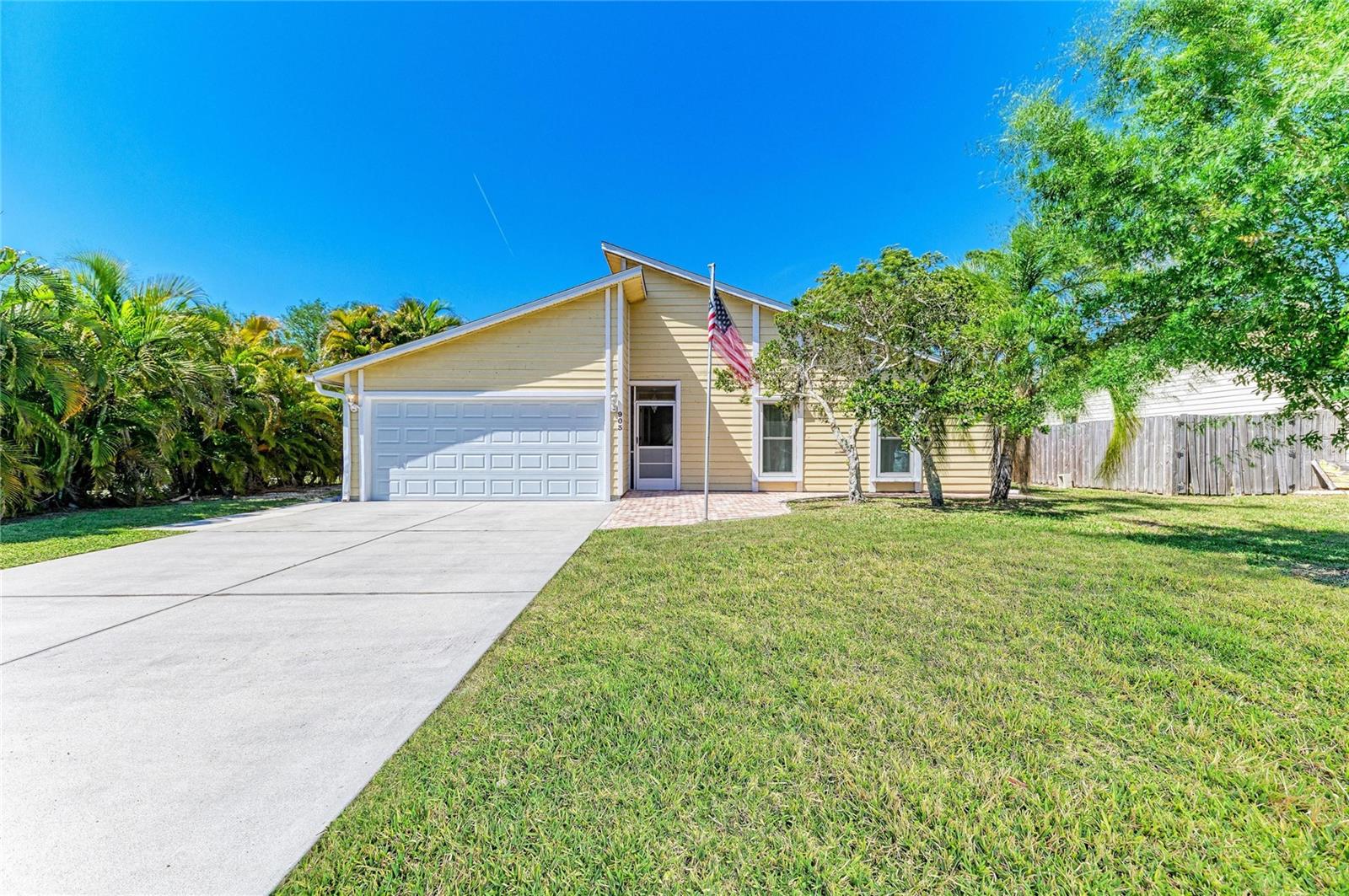 903 PLUM TREE LN