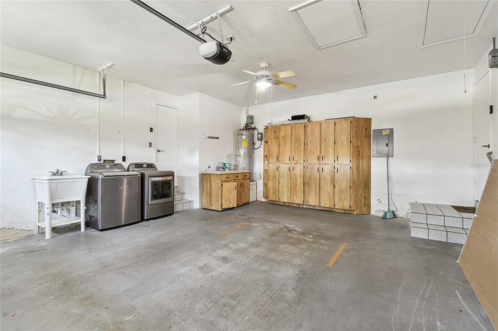 1175 SAN CARLOS AVE NE