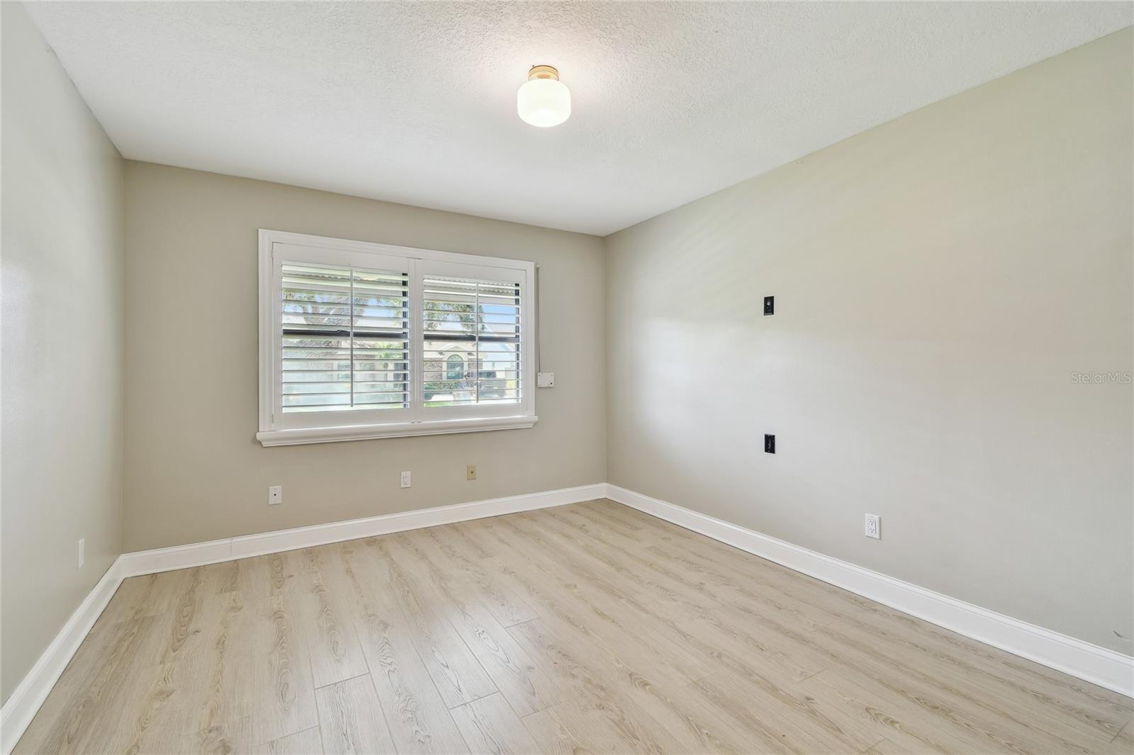 1175 SAN CARLOS AVE NE