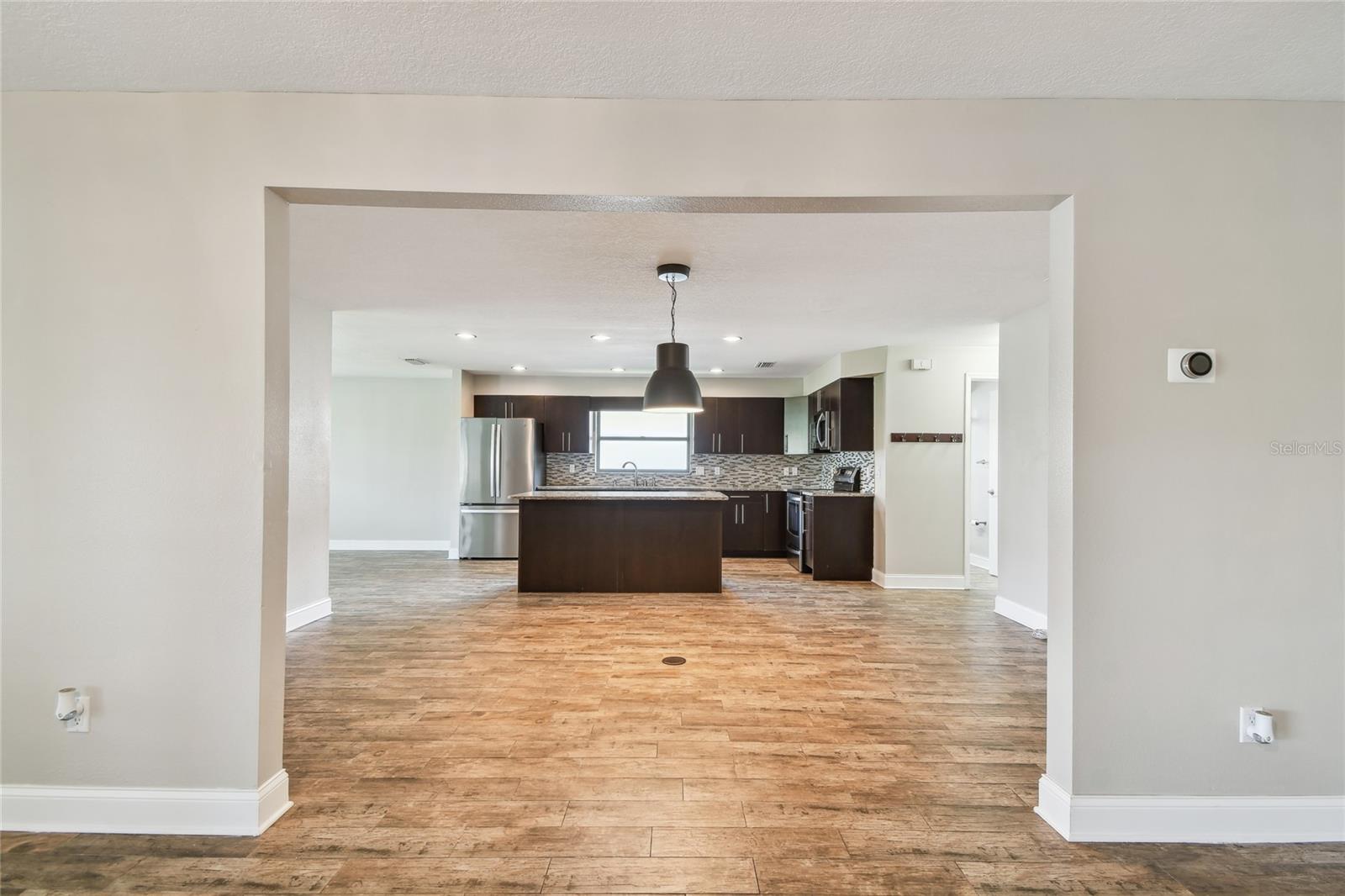 1175 SAN CARLOS AVE NE