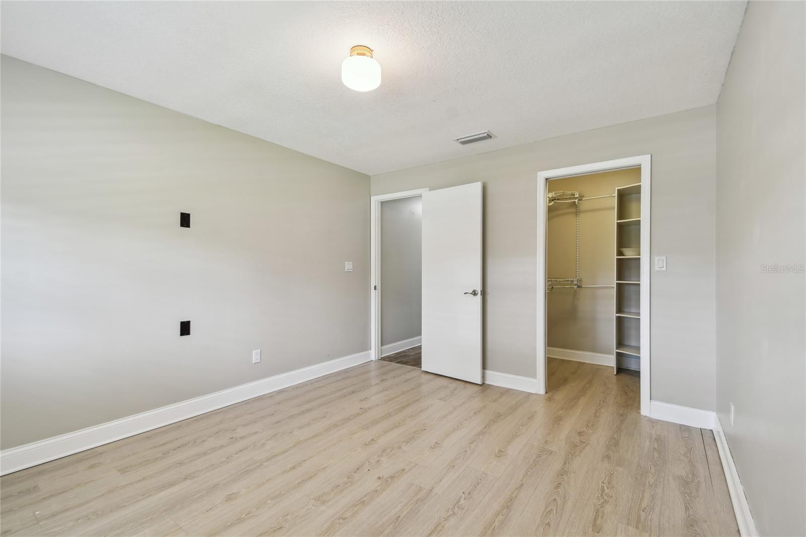 1175 SAN CARLOS AVE NE