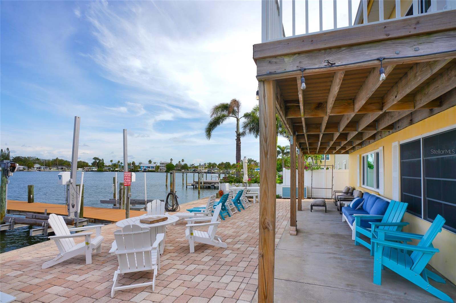 2211 BAY BLVD
