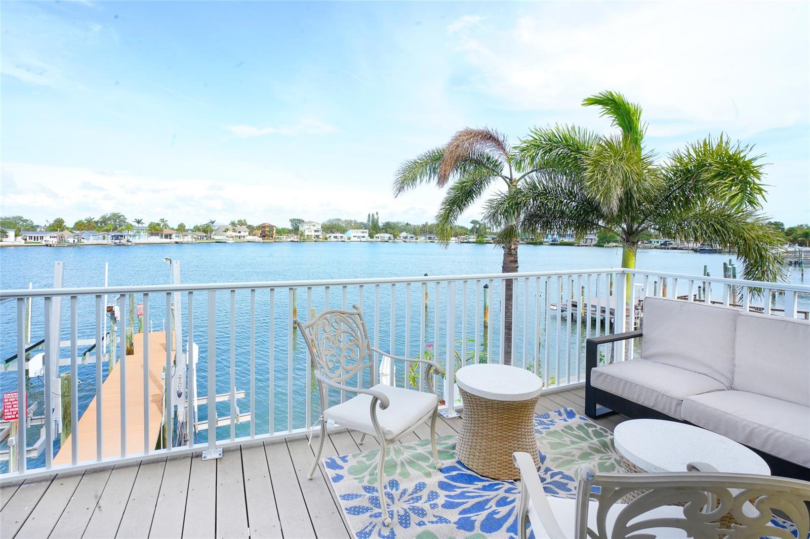 2211 BAY BLVD