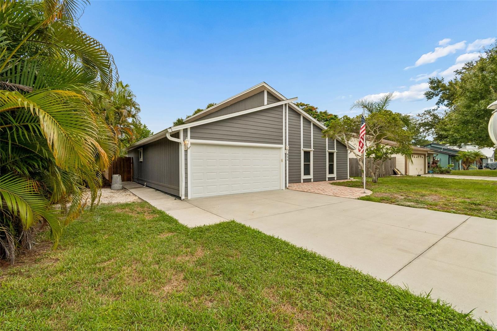 903 PLUM TREE LN