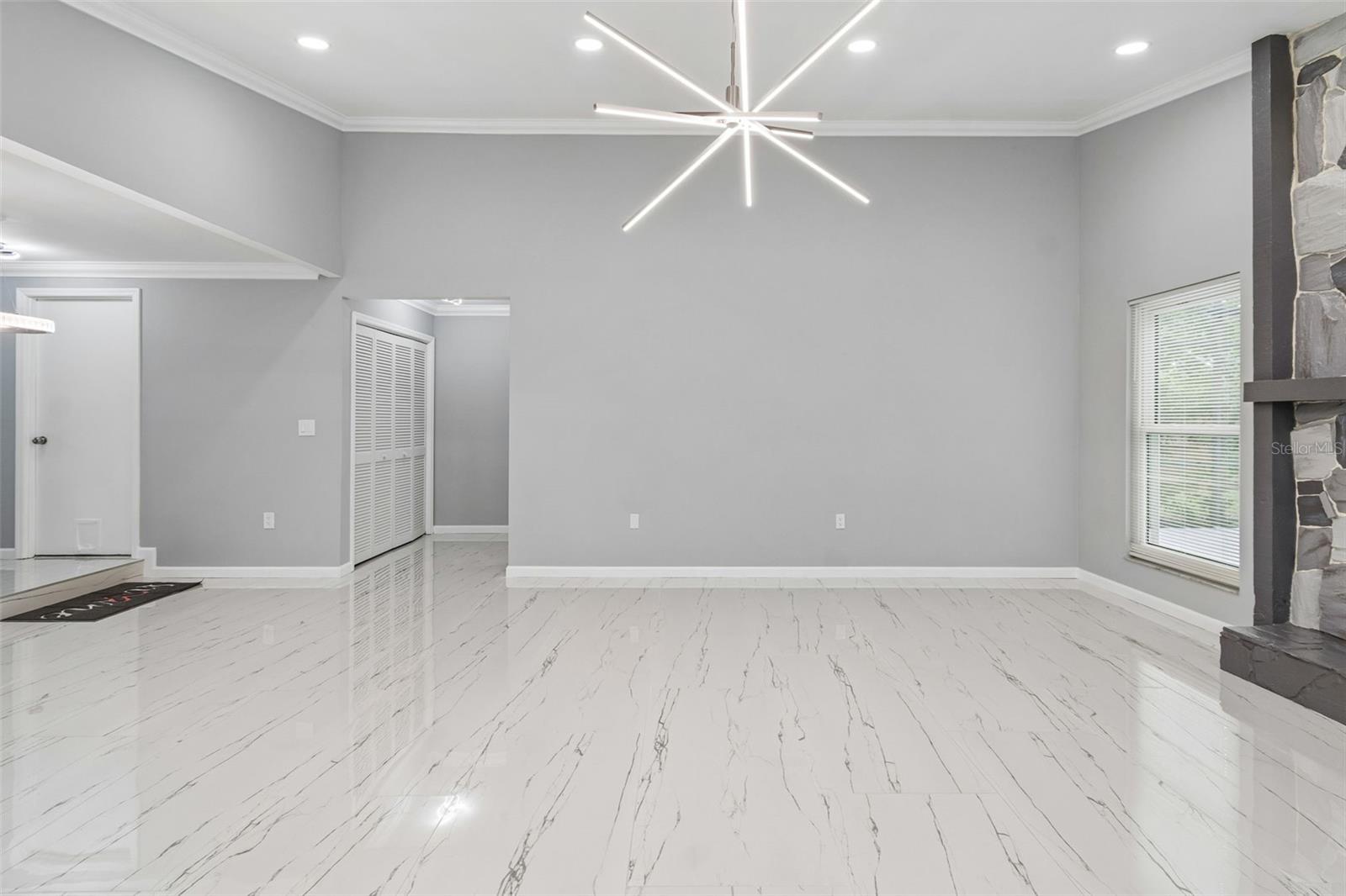 903 PLUM TREE LN
