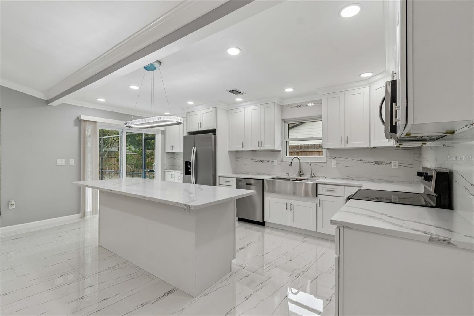 903 PLUM TREE LN