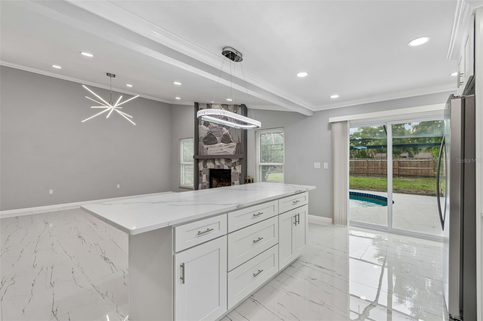 903 PLUM TREE LN