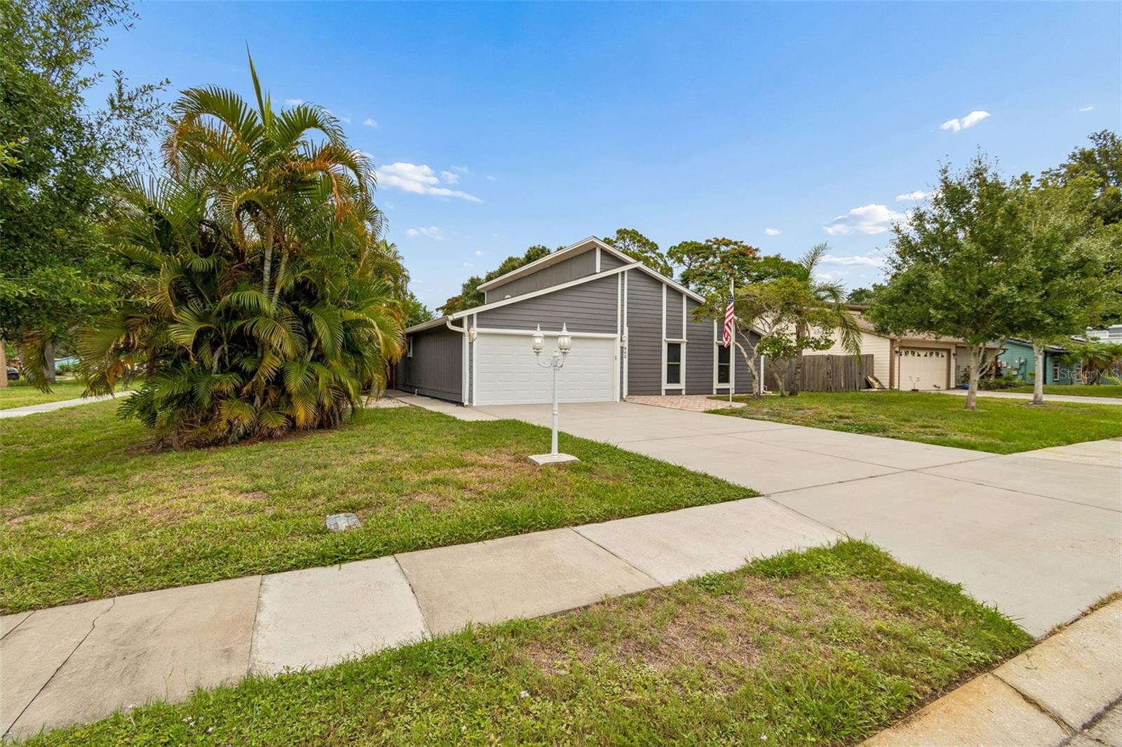 903 PLUM TREE LN