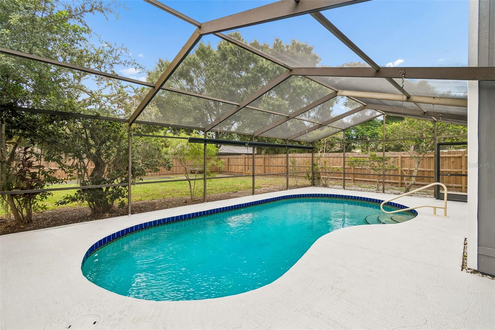 903 PLUM TREE LN