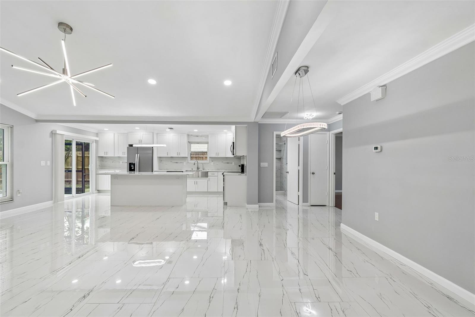 903 PLUM TREE LN