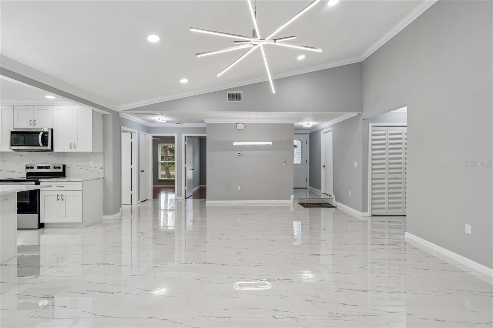 903 PLUM TREE LN