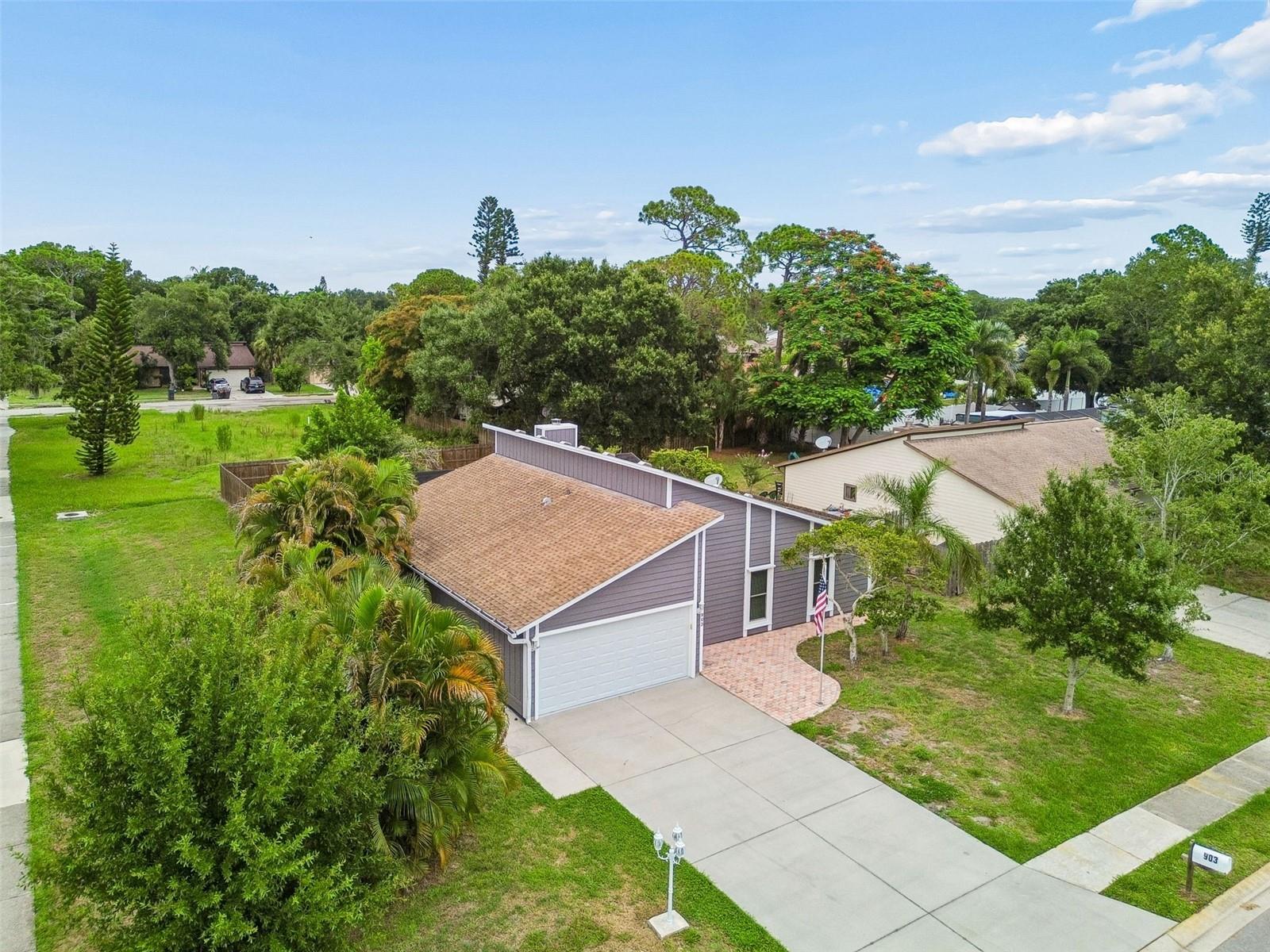 903 PLUM TREE LN