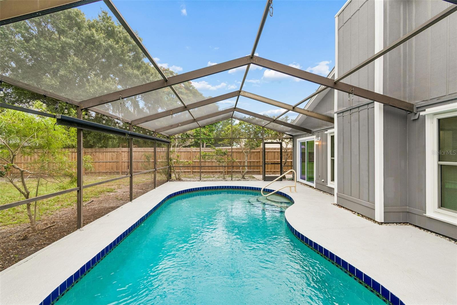 903 PLUM TREE LN