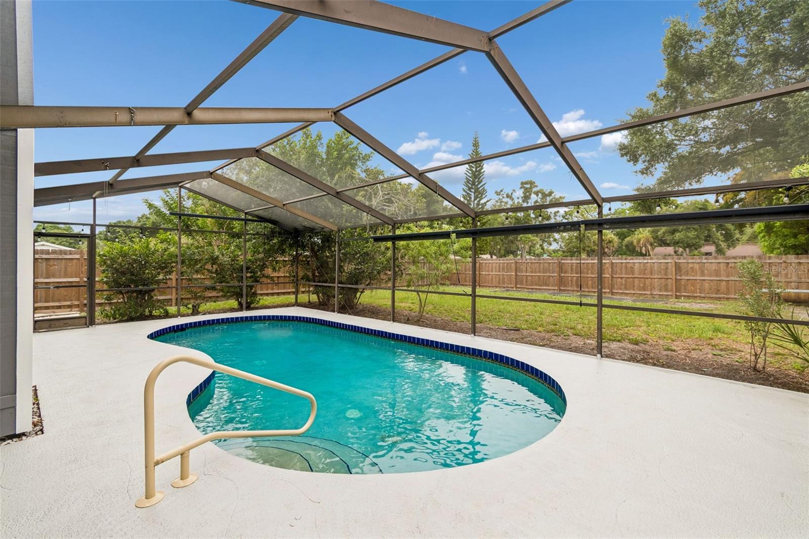 903 PLUM TREE LN