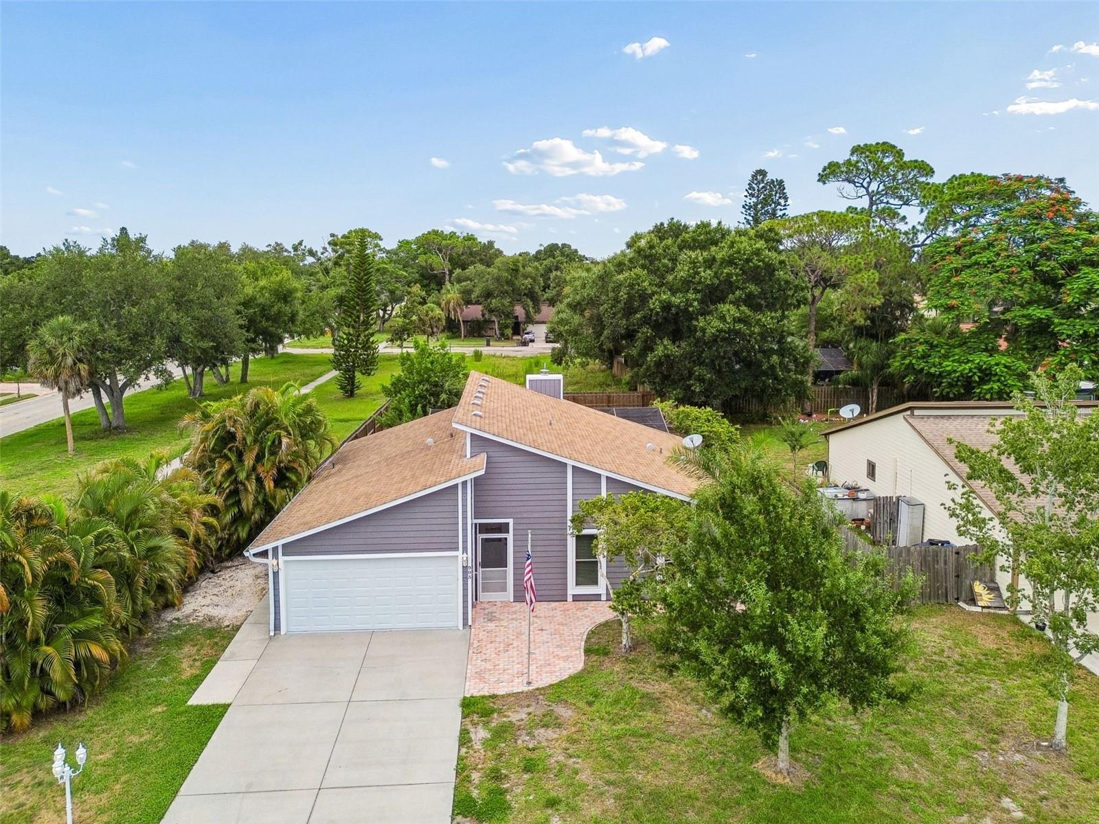 903 PLUM TREE LN