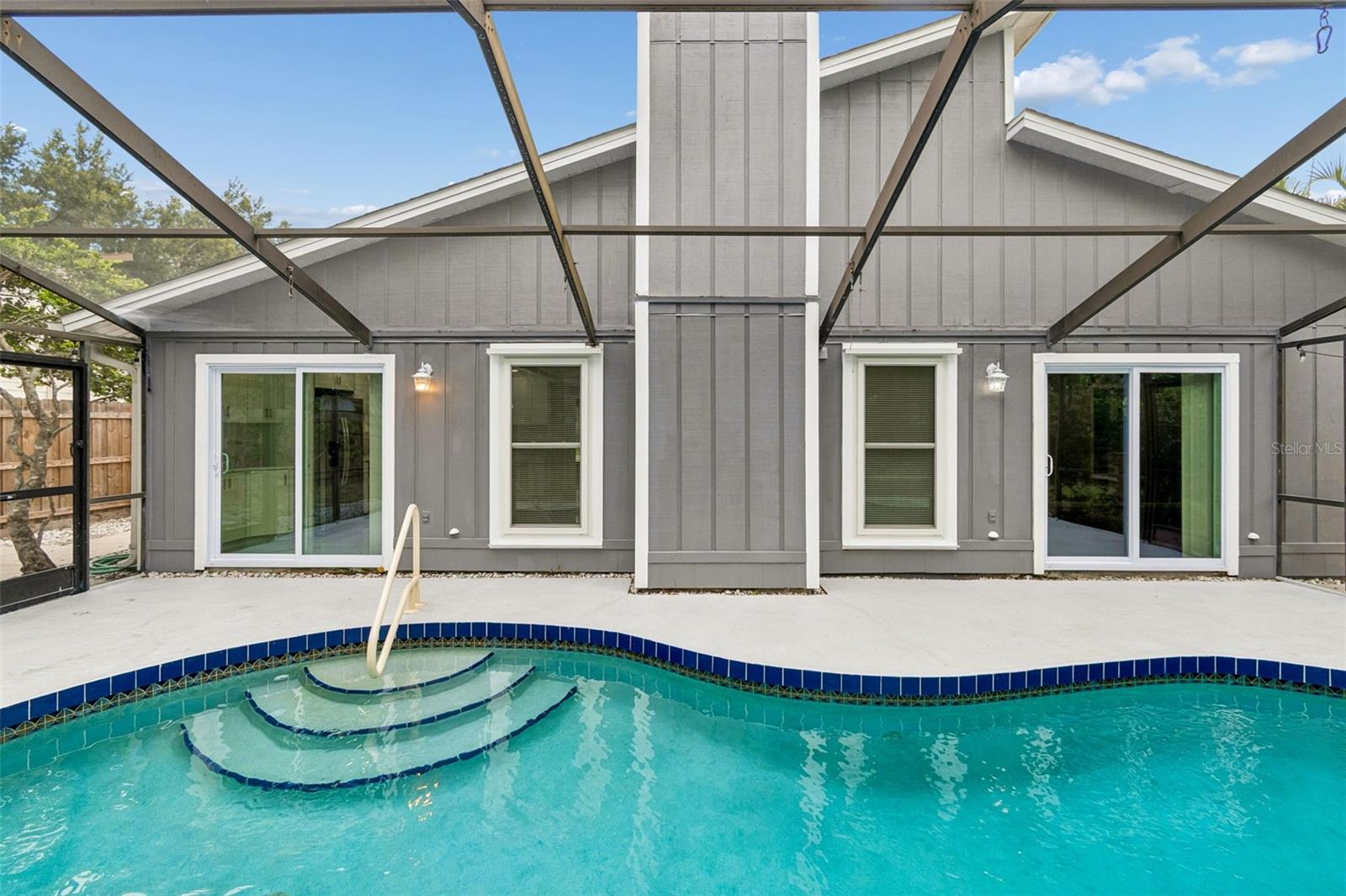 903 PLUM TREE LN