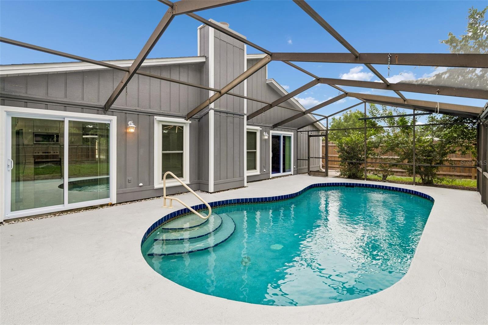 903 PLUM TREE LN