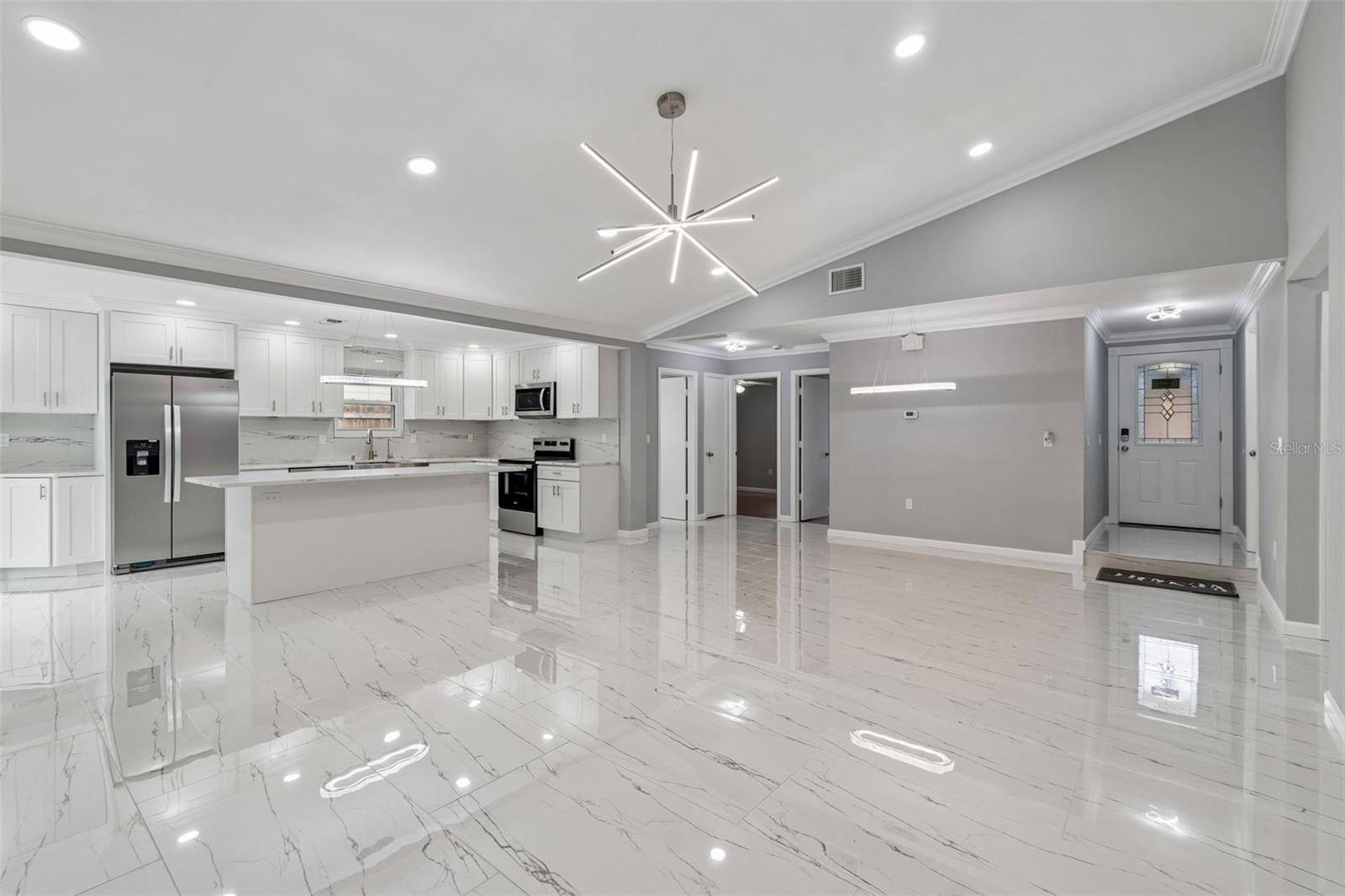903 PLUM TREE LN