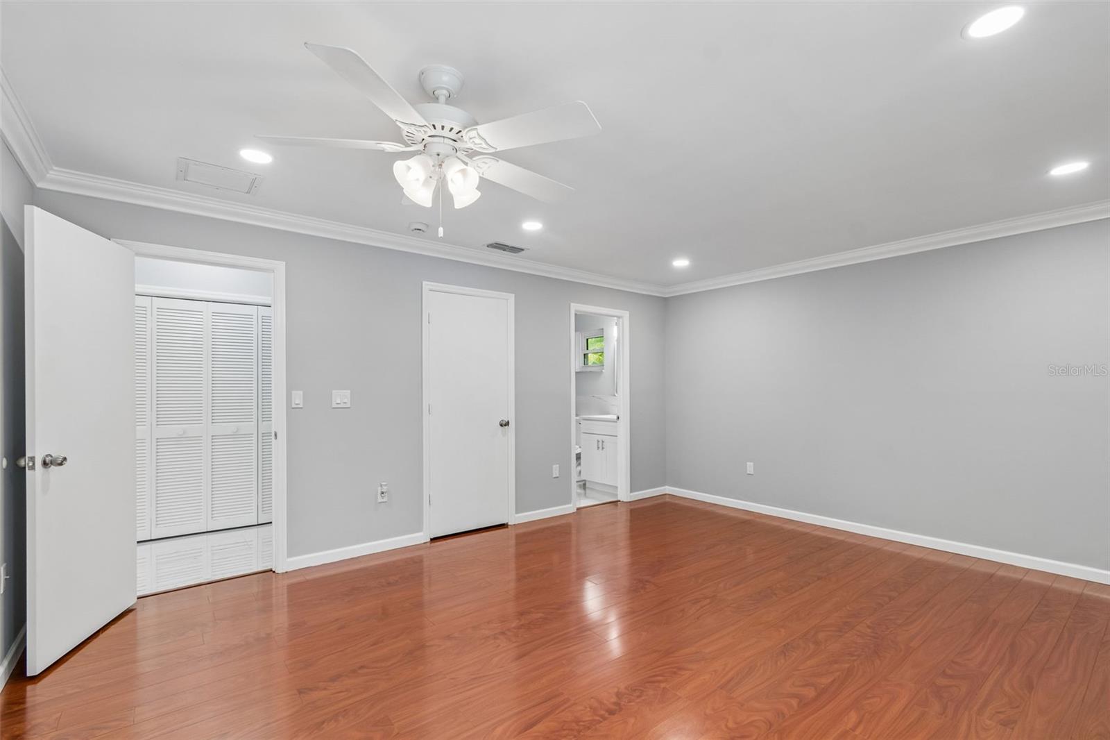 903 PLUM TREE LN