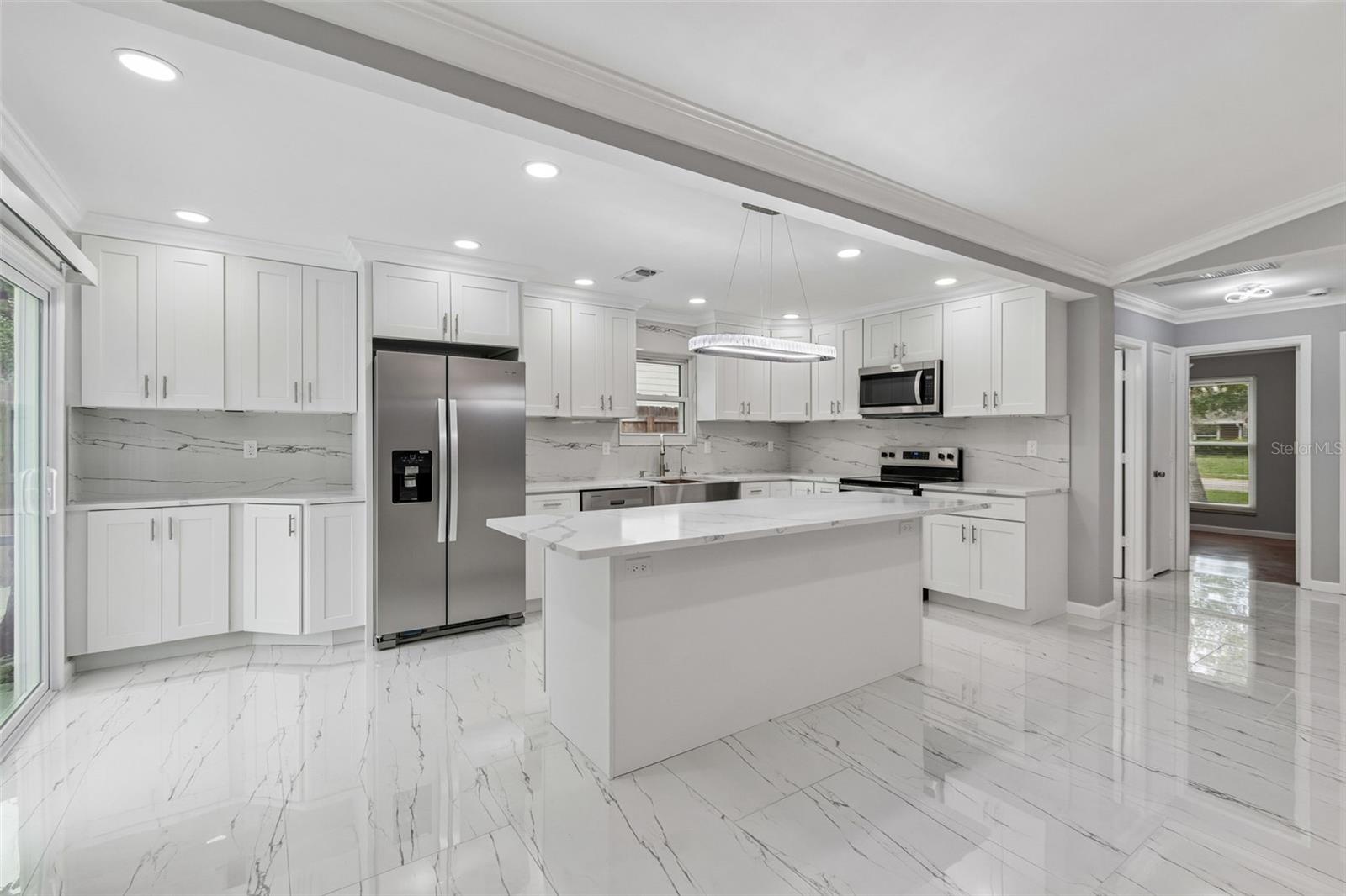 903 PLUM TREE LN