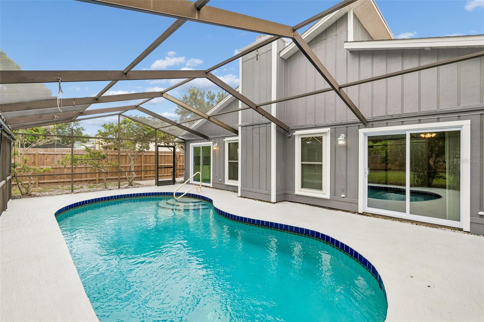 903 PLUM TREE LN