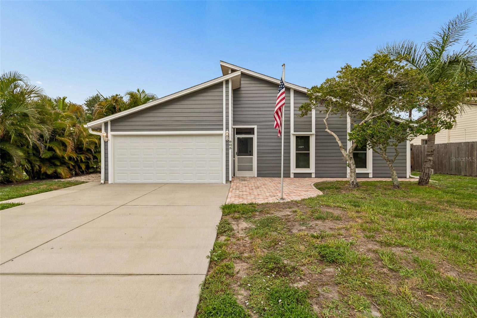 903 PLUM TREE LN